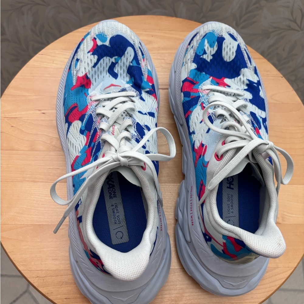Hoka Blue and Red Clifton Edge geometric women’s size 6.5 - Picture 2 of 10